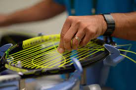 Misvormde Racket Laat uw racket nieuw bespannen!