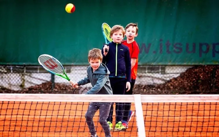 KOM TENNISSEN MET JOUW KLAS!